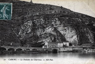 Cahors aggrandissement la fontaine des Chartreux carte postale 